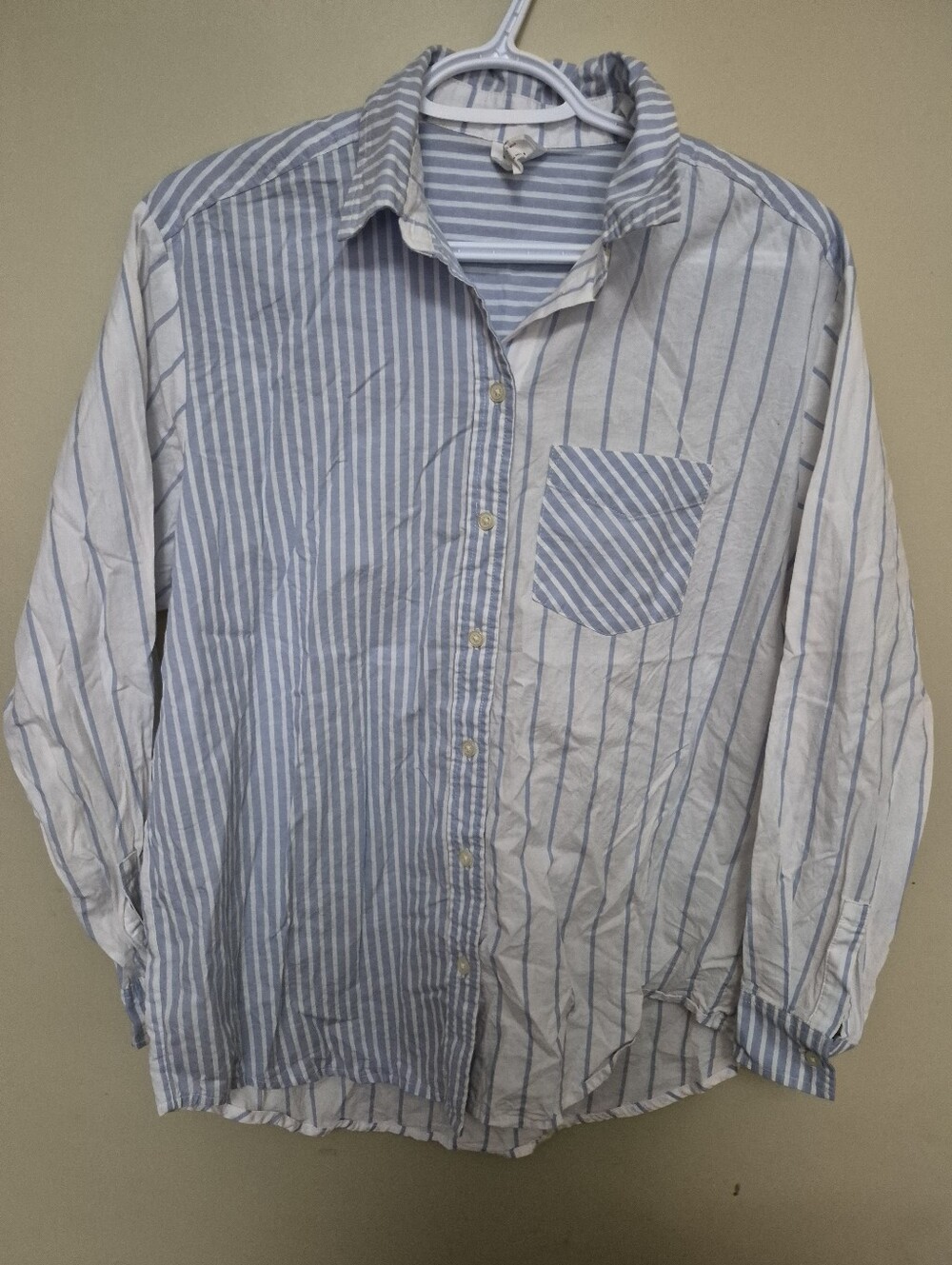 Gap Xs Womens  Blue and White Striped Button-Up Shirt